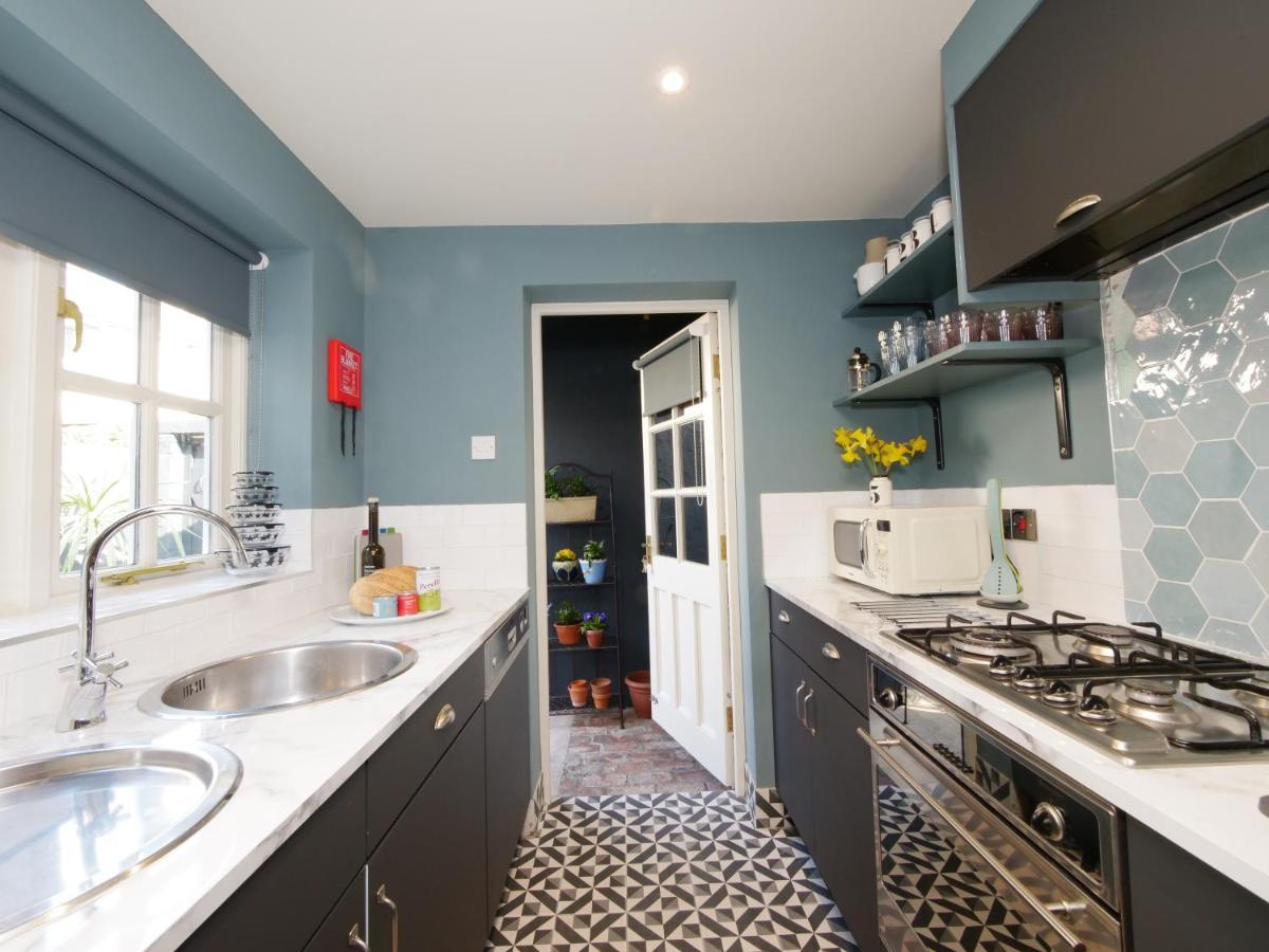 Bar Wall Cottage-City Wall Views-Sleeps 5 约克 外观 照片
